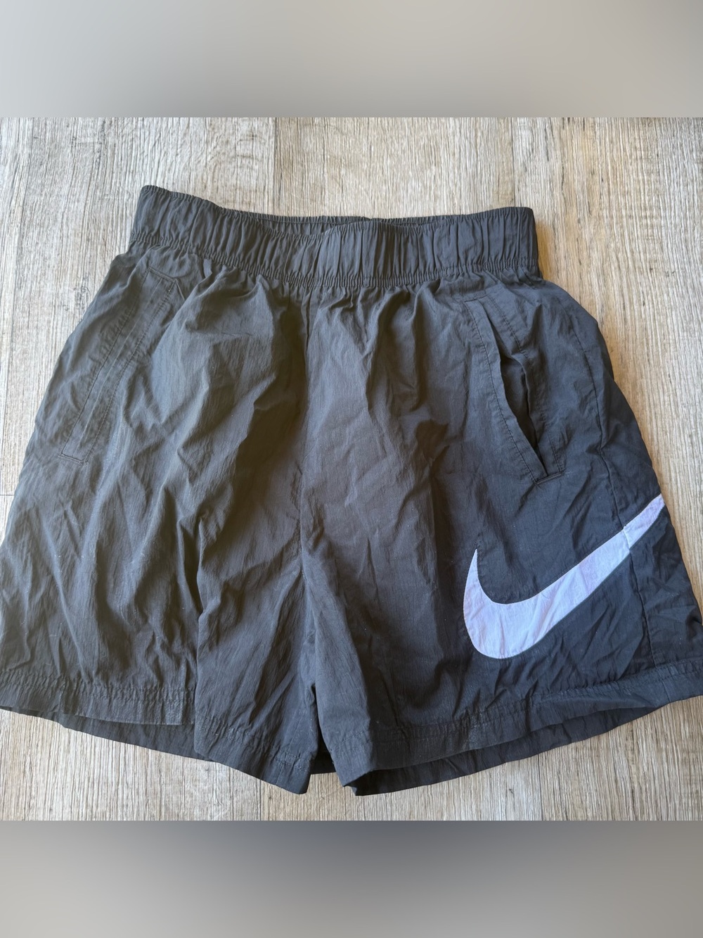 Nike Women’s Essential High Rise Running shorts Women’s size Medium